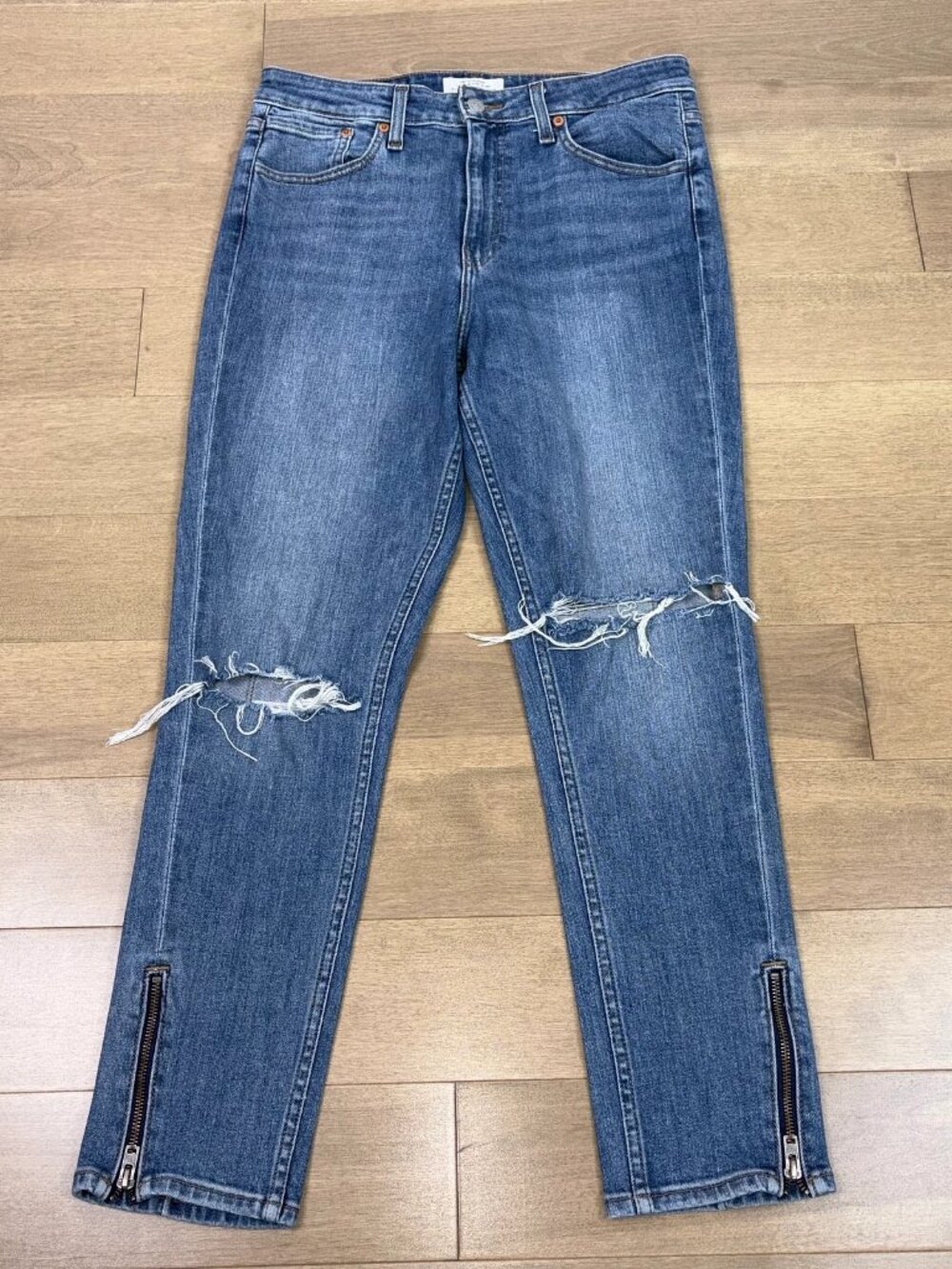 LEVIS women's jeans size 30X27 LIKE NEW